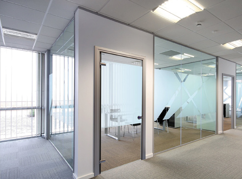 Steklene pregradne stene